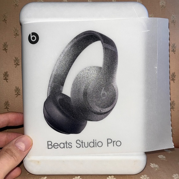 Apple Beats Studio Pro Beats by Dre like new - Picture 2 of 6